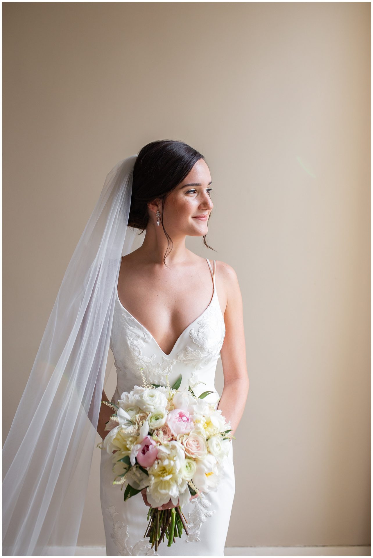 Classic and timeless bridal session portraits at Riverwood Mansion in Nashville by the best Nashville wedding photographer, Melanie Dunn Photography